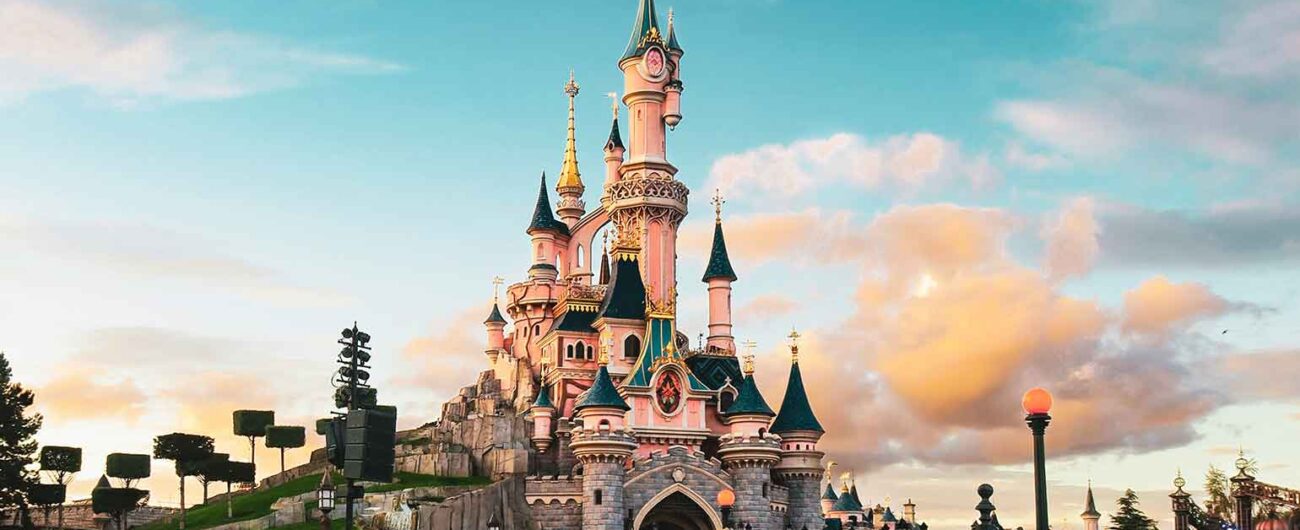 Disneyland–best-Theme-Parks-in-the-World Disneyland-best-Theme-Parks-in-the-World